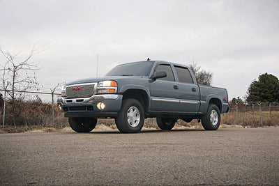 Rough Country | 1.5-2 Inch Lift Kit | Chevy/GMC 1500 4WD (1999-2006 & Classic)