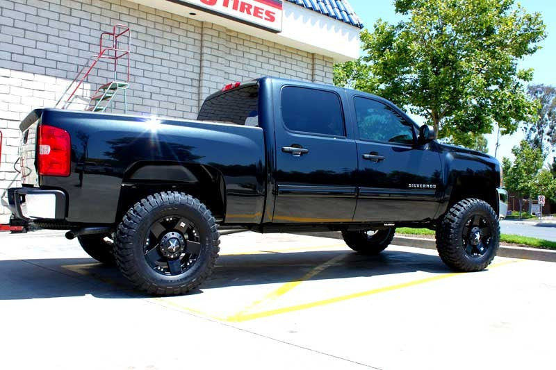 MaxTrac - 2014-2015 Chevy Silverado 1500 2wd 6" Lift Kit W/ Shocks