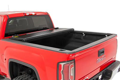 Rough Country  | Hard Low Profile Bed Cover | 5'9" Bed | Rail Caps | Chevy/GMC 1500 (14-18)